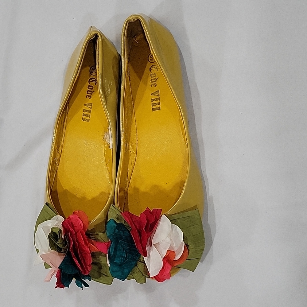 Shoes - Picture 3 of 4